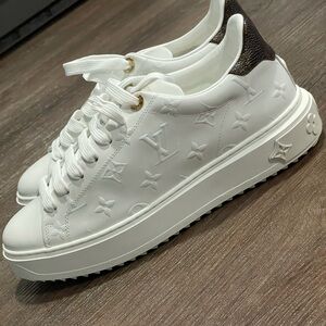 Louis Vuitton Time Out Sneaker size 39